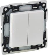 Сериен ключ IP44 цвят бял Valena Life Legrand