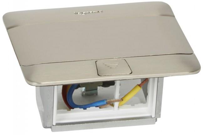 Подова/Мебелна кутия 3 мод. цвят НЕРЪЖДАЕМА СТОМАНА (Brush inox) Pop-Up кутия Legrand