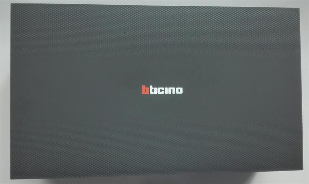 Мострен куфар Living Now