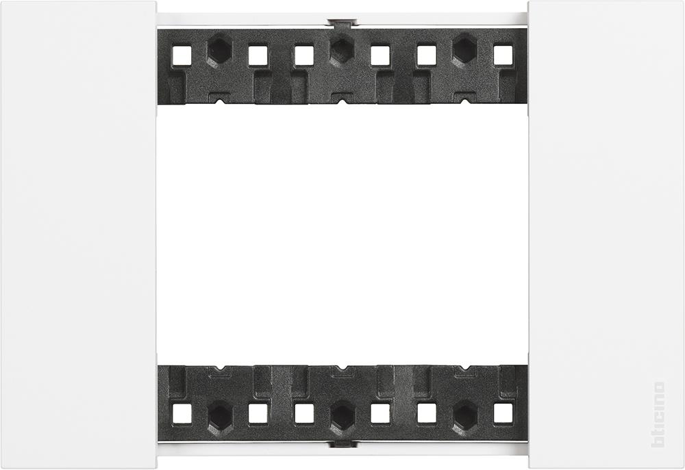 Рамка 3 мод. цвят Бял (White) Living Now Bticino