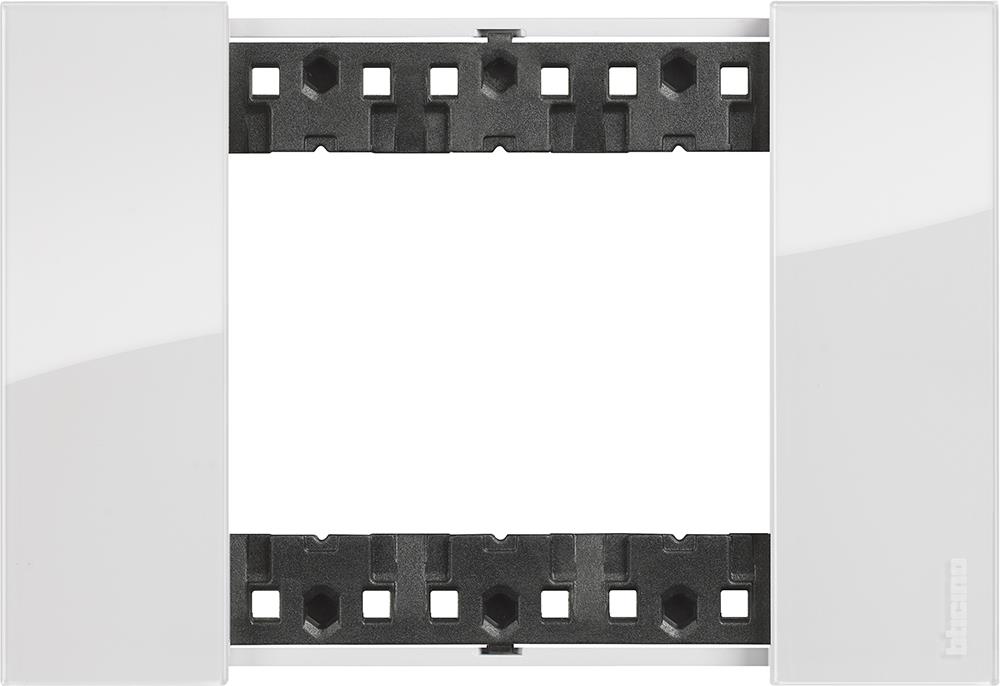 Рамка 3 мод. цвят Лед (Ice) Living Now Bticino