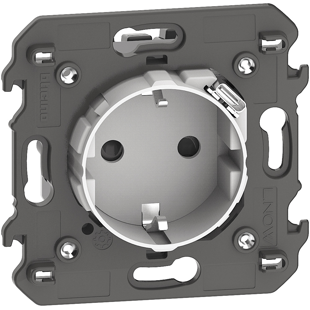 Контакт ШУКО 2P+E 16A + USB тип C 1.5A 7.5W с носеща рамка 2 мод. цвят Бял Living Now Bticino