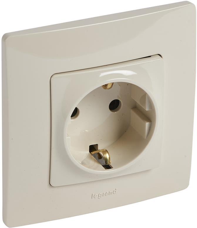 Контакт ШУКО 16A в блистер цвят крем Niloe Legrand