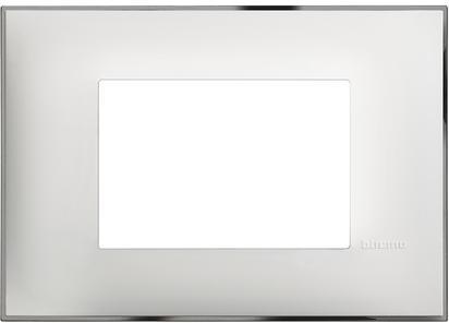 Рамка 3 мод. цвят Бял с хром (White chrome) Classia Bticino /блистер/