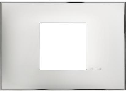 Рамка 2 мод. за монтаж върху конзола 3 мод. цвят Бял с хром (White chrome) Classia Bticino /блистер/