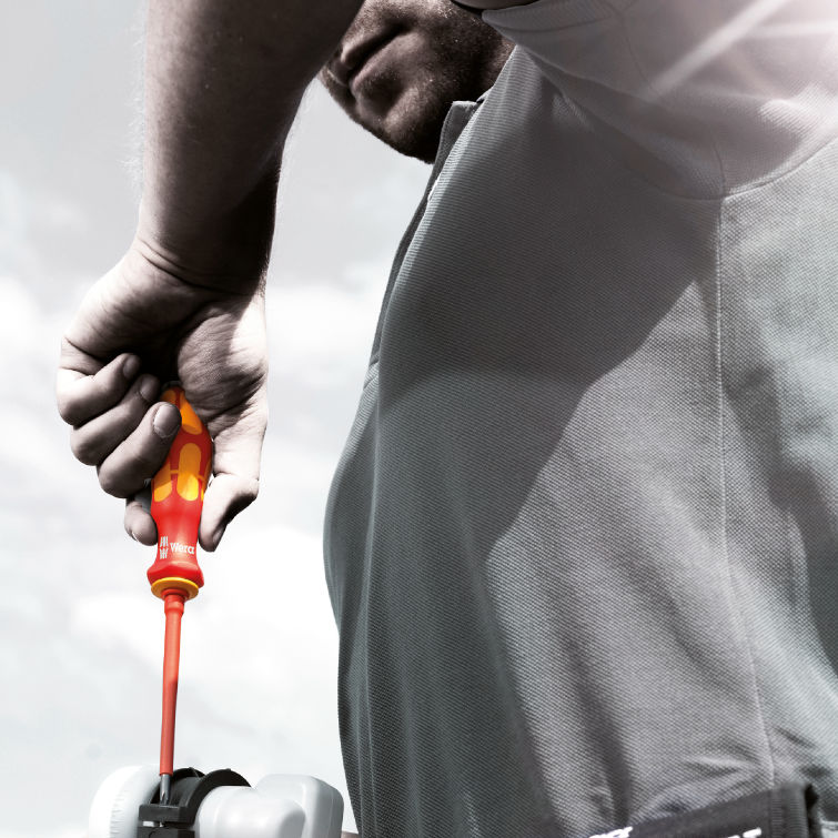 Комплект отвертка с изолирани остриета, тресчотка с вложки, адаптери с битове, фазомер и гаечен ключ, Kraftform Kompakt W1 Wera