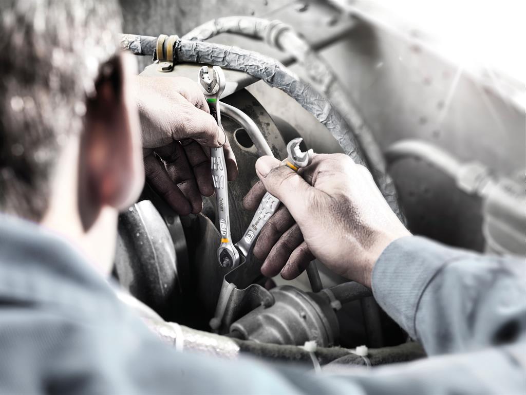 Комплект отвертка с изолирани остриета, тресчотка с вложки, адаптери с битове, фазомер и гаечен ключ, Kraftform Kompakt W1 Wera