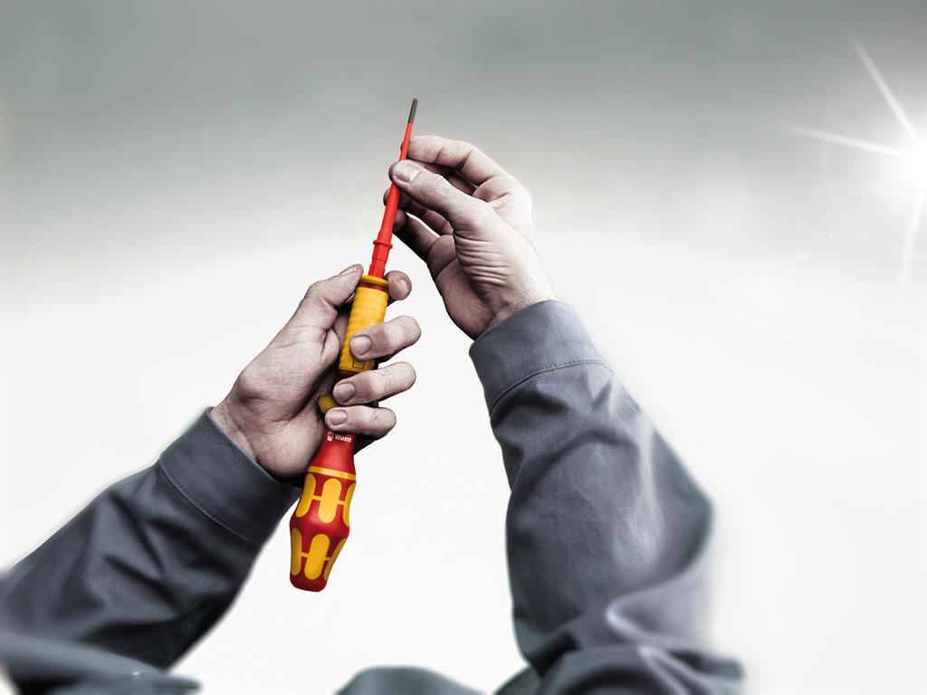 Комплект отвертка с изолирани остриета, тресчотка с вложки, адаптери с битове, фазомер и гаечен ключ, Kraftform Kompakt W1 Wera