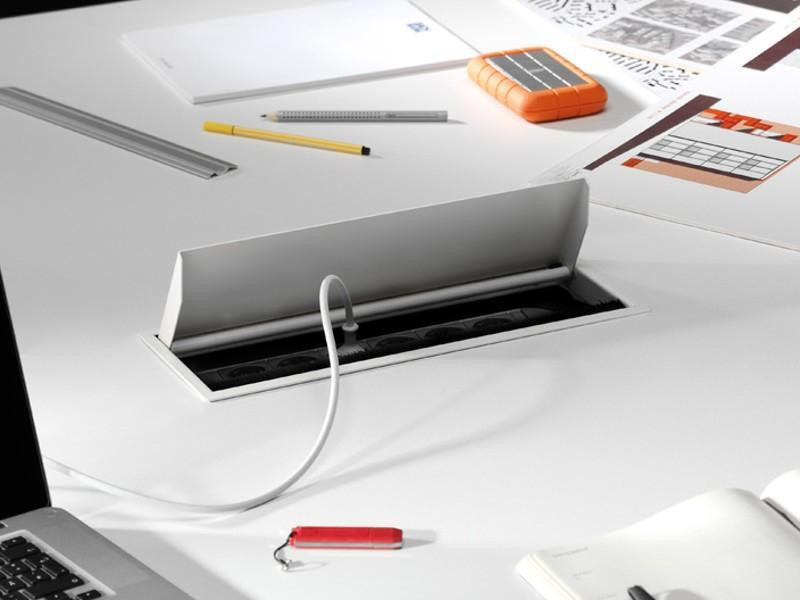 Модул за CONI 6M с 2х Шуко и 4х празни модула, цвят Черен, Bachmann