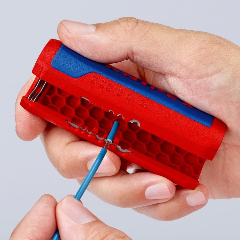 Инструмент за рязане на гофрирана тръба и заголване на жило TwistCut, Ø13-32мм/0.2-4мм2, синьо-червена ръкохватка 100мм, Knipex