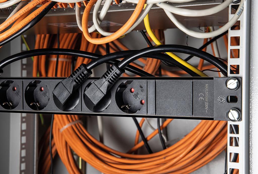 Разклонител PDU 19