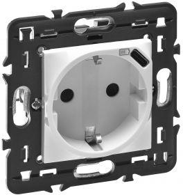 Контакт ШУКО 2P+E 16A + USB тип C 1.5A 7.5W 2 мод. цвят бял Mosaic Legrand