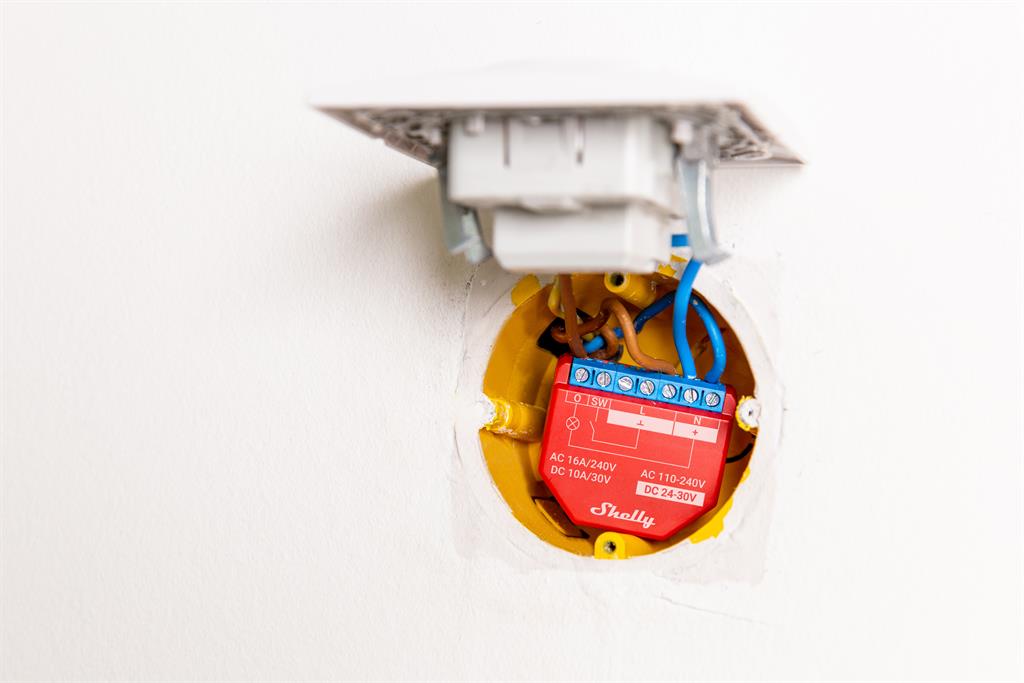 Микромодул Smart реле 1х On/Off 16A с мерител изисква неутрала Shelly Plus 1PM - 265017S