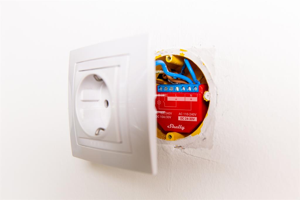 Микромодул Smart реле 1х On/Off 16A с мерител изисква неутрала Shelly Plus 1PM - 265017S