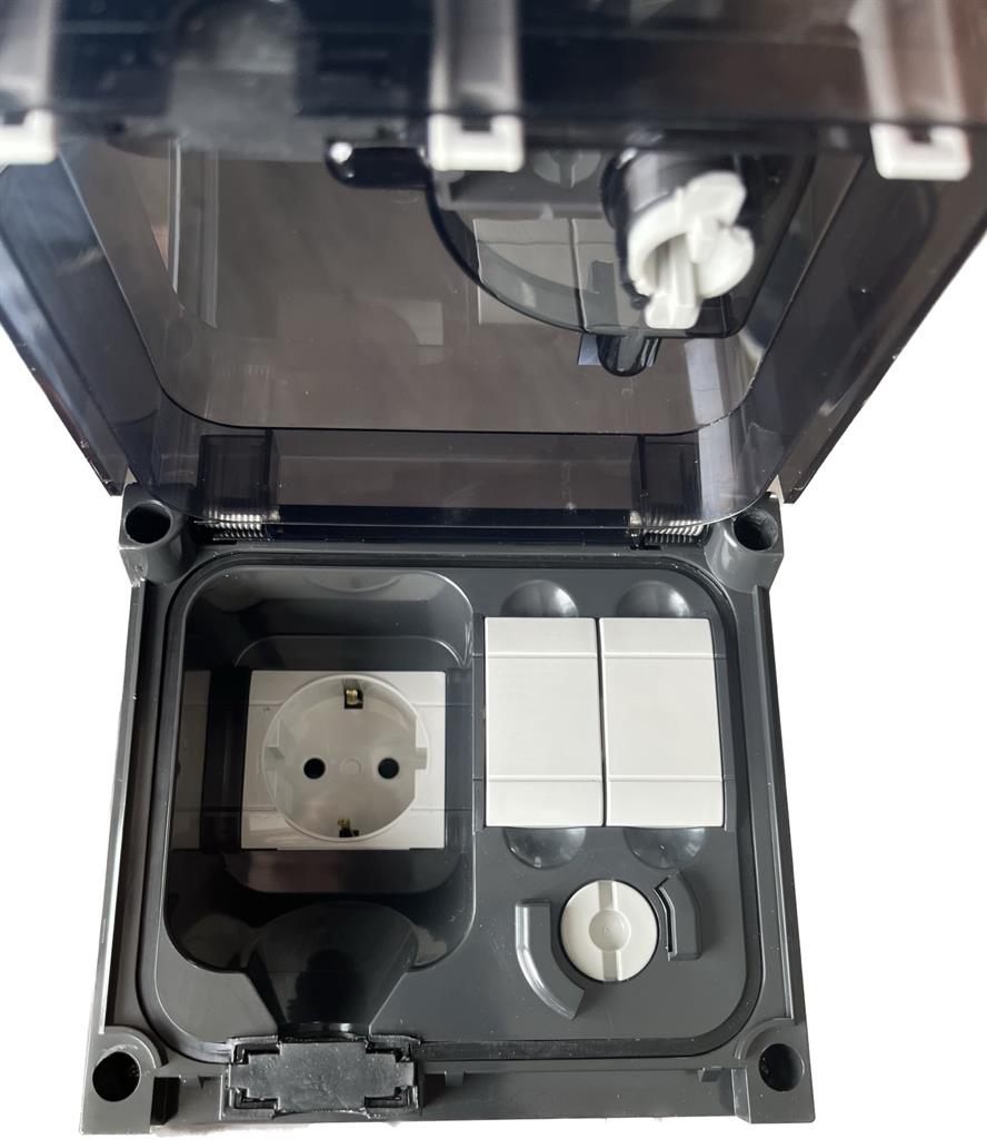 Контакт шуко 16A с механична блокировка IP56 IK08 за зареждане на електрически и хибридни автомобили до 3,7kW Scame