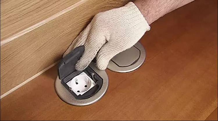 Подов контакт шуко IP44 кръгъл XS Unica System+ SE