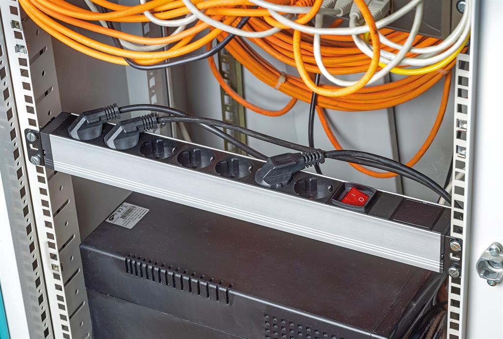 Разклонител PDU 19