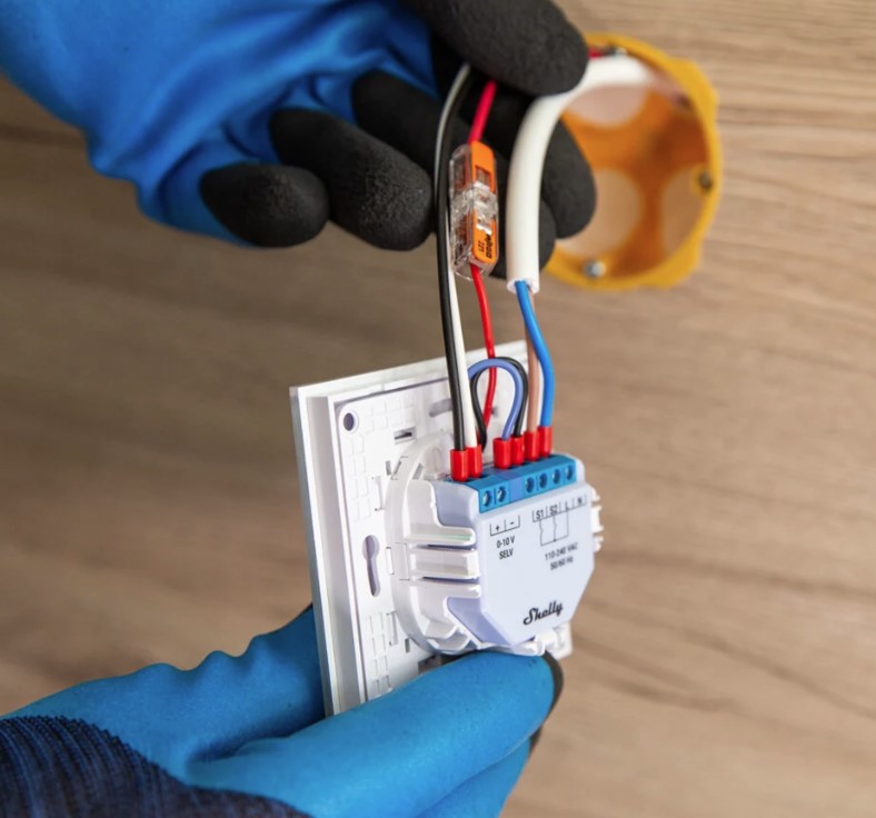 Микромодул Smart реле 1х димер 0-10V изисква неутрала Shelly Plus 0-10V Dimmer - 265703S