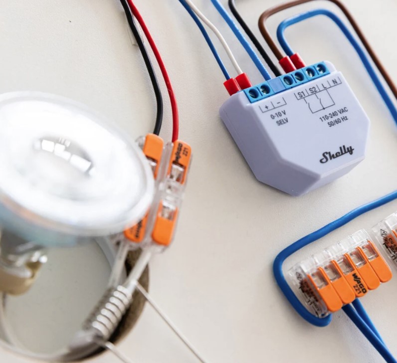 Микромодул Smart реле 1х димер 0-10V изисква неутрала Shelly Plus 0-10V Dimmer - 265703S