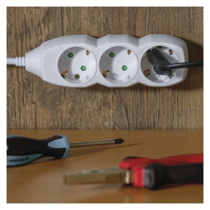 Разклонител БЯЛ 3x2P+E с кабел 5 метра / 1.5mm2 EMOS