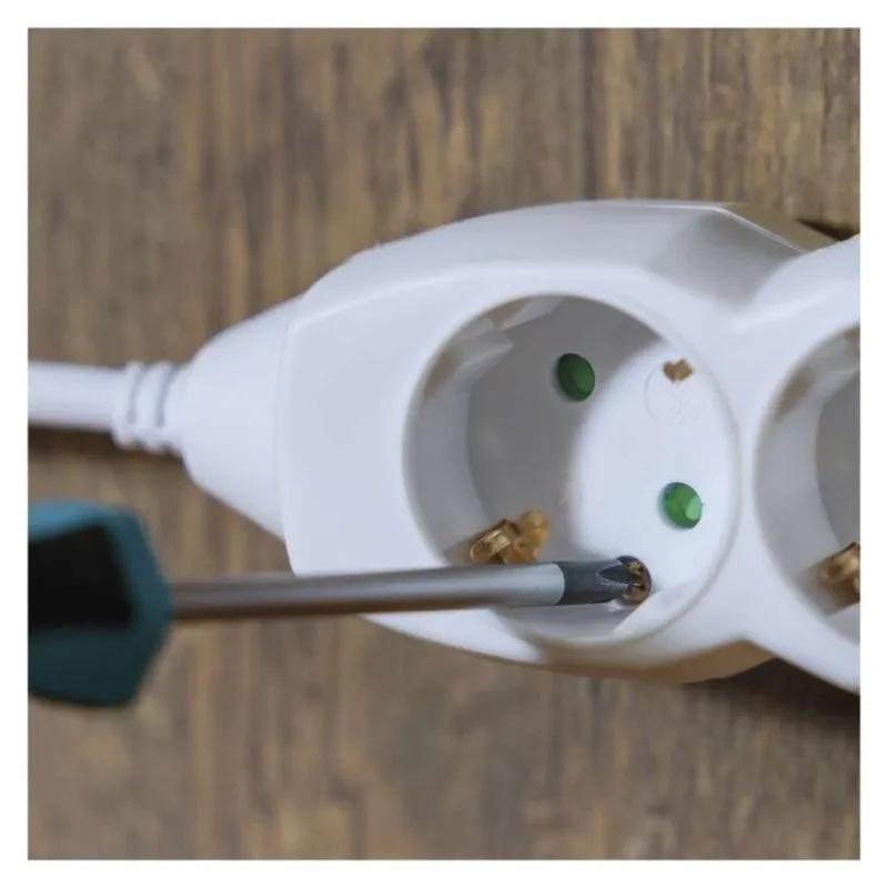 Разклонител БЯЛ 5x2P+E с кабел 3 метра / 1.5mm2 EMOS