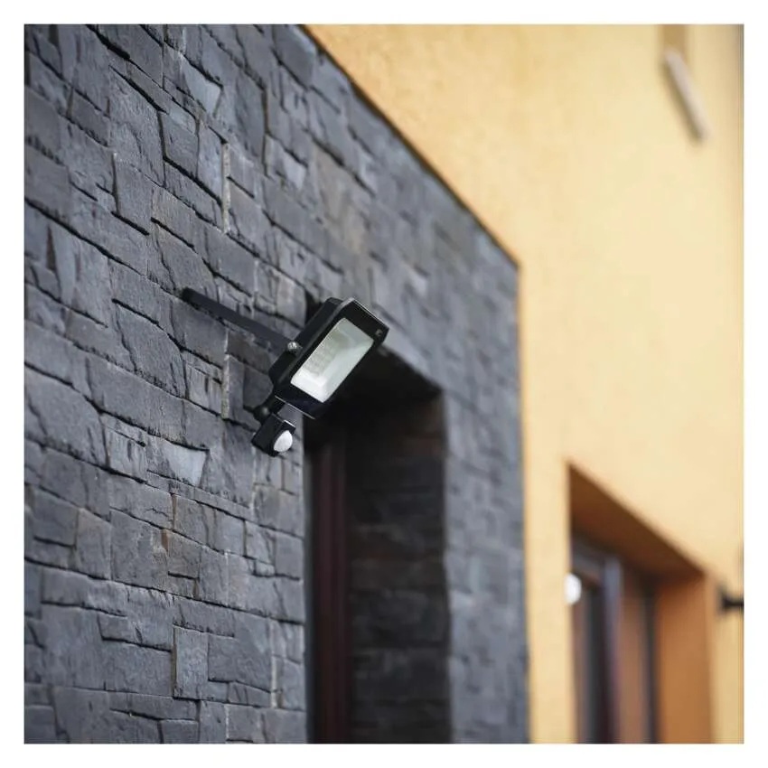 Прожектор LED 50W 4000K 5000lm 120° x 120° 25000h IP44 черен с датчик SIMPO EMOS /до изчерпване/