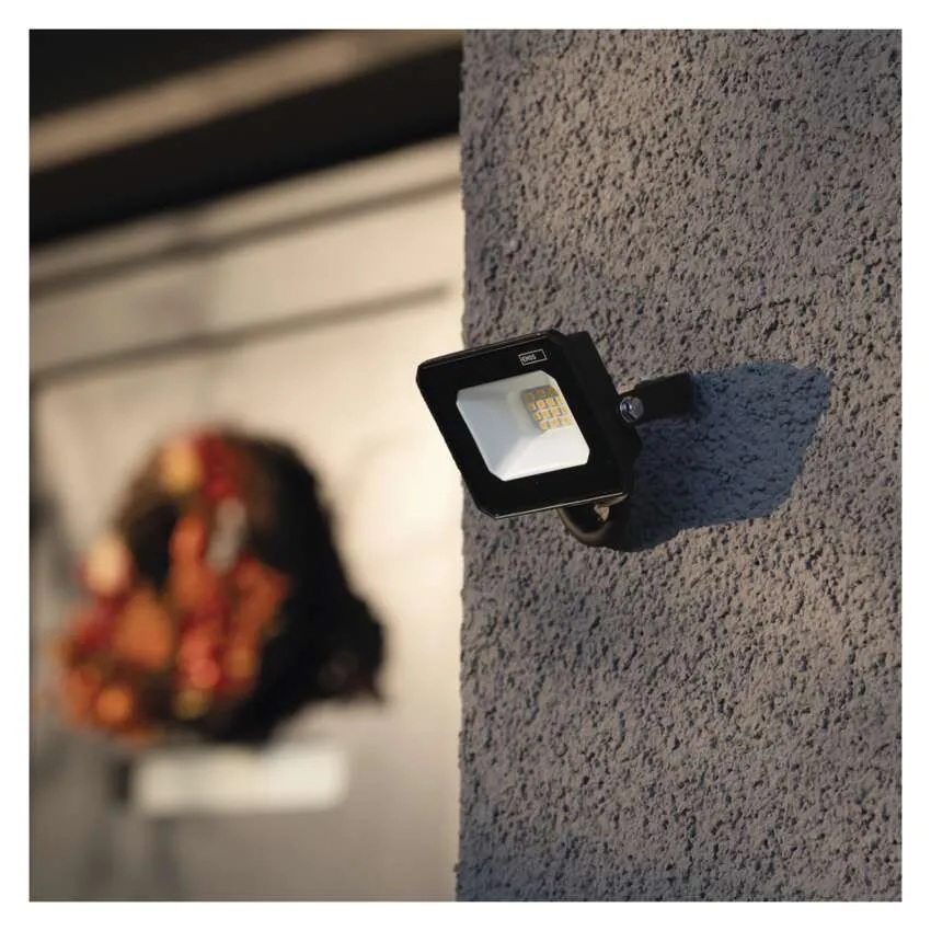 Прожектор LED 10W 4000K 1000lm 120° x 120° 25000h IP65 черен SIMPO EMOS /до изчерпване/