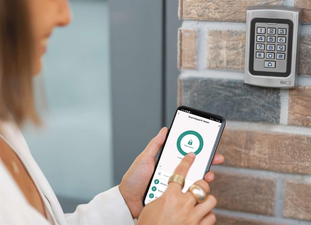 Самостоятелен четец с клавиатура за контрол на достъп IP-006AX Wi-Fi GoSmart EMOS
