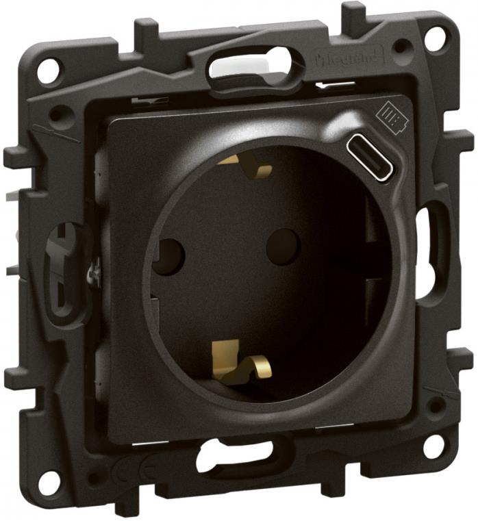 Контакт ШУКО 16A с детска защита и USB тип C 1.5A 7.5W цвят Черен Niloe New Legrand