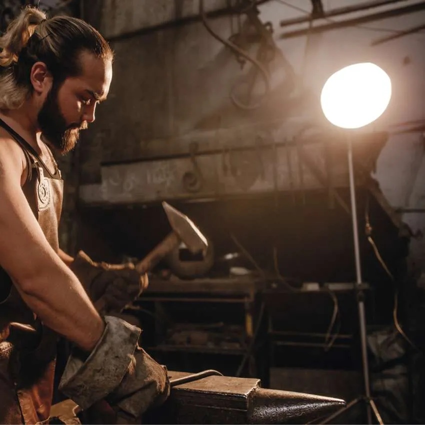 Стойка триножник 66...180см за два прожектора до 4кг EMOS