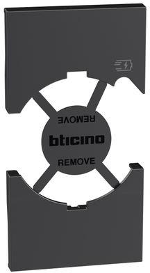 Лицев панел за контакт ШУКО P40 + USB тип C 2 мод. цвят Черен Living Now Bticino